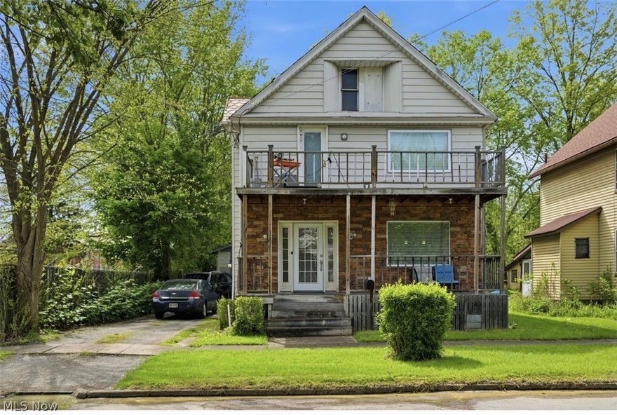 This two-story residence, nestled within the Warren city school district, presents a bright and airy living room, an open floor plan, and a well-equipped kitchen. A first-floor bathroom and laundry facilities are thoughtfully included. The upper level boasts three spacious bedrooms, considerable storage space, and an additional full bathroom. The lower level features a basement, additional storage, and a sub pump. A six-car garage and large backyard provide ample space for entertainment. Schedule a showing today.