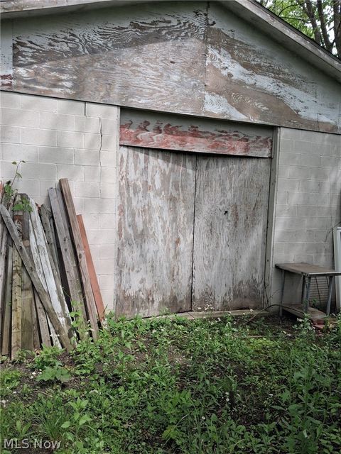 Tiny photo for 141 Austin Avenue NW, Warren, OH 44485 (MLS # 5210528)
