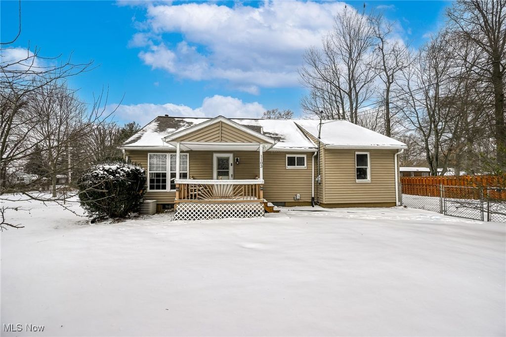 Photo of 1103 Crestline Drive, Akron, OH 44312 (MLS # 5182276)