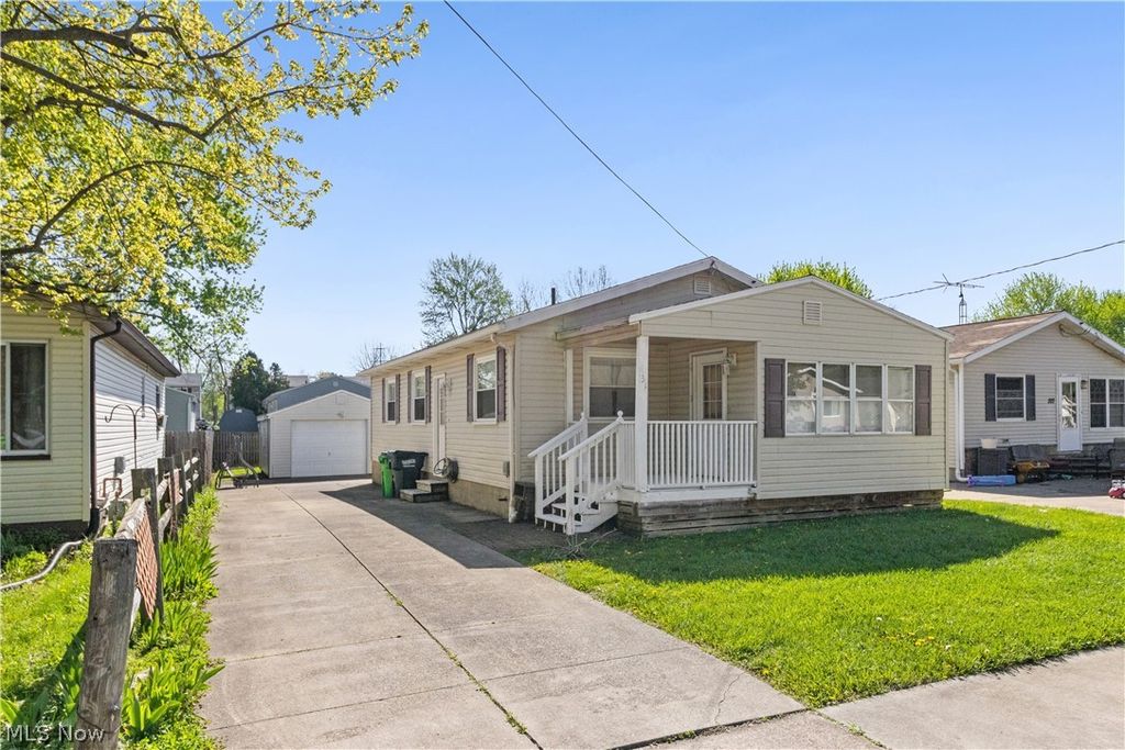 Photo of 331 Elmwood Avenue, Barberton, OH 44203 (MLS # 5204440)