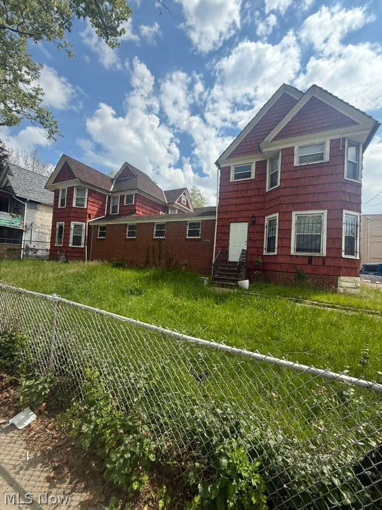 1261 E 71st Street E