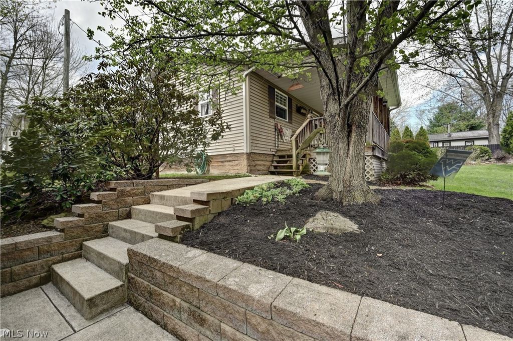 Photo of 2041 Thrasher Road SW, Carrollton, OH 44615 (MLS # 5204934)