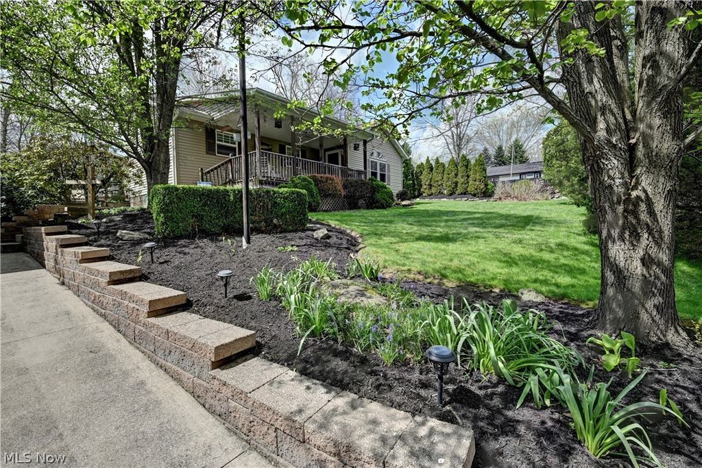 Photo of 2041 Thrasher Road SW, Carrollton, OH 44615 (MLS # 5204934)