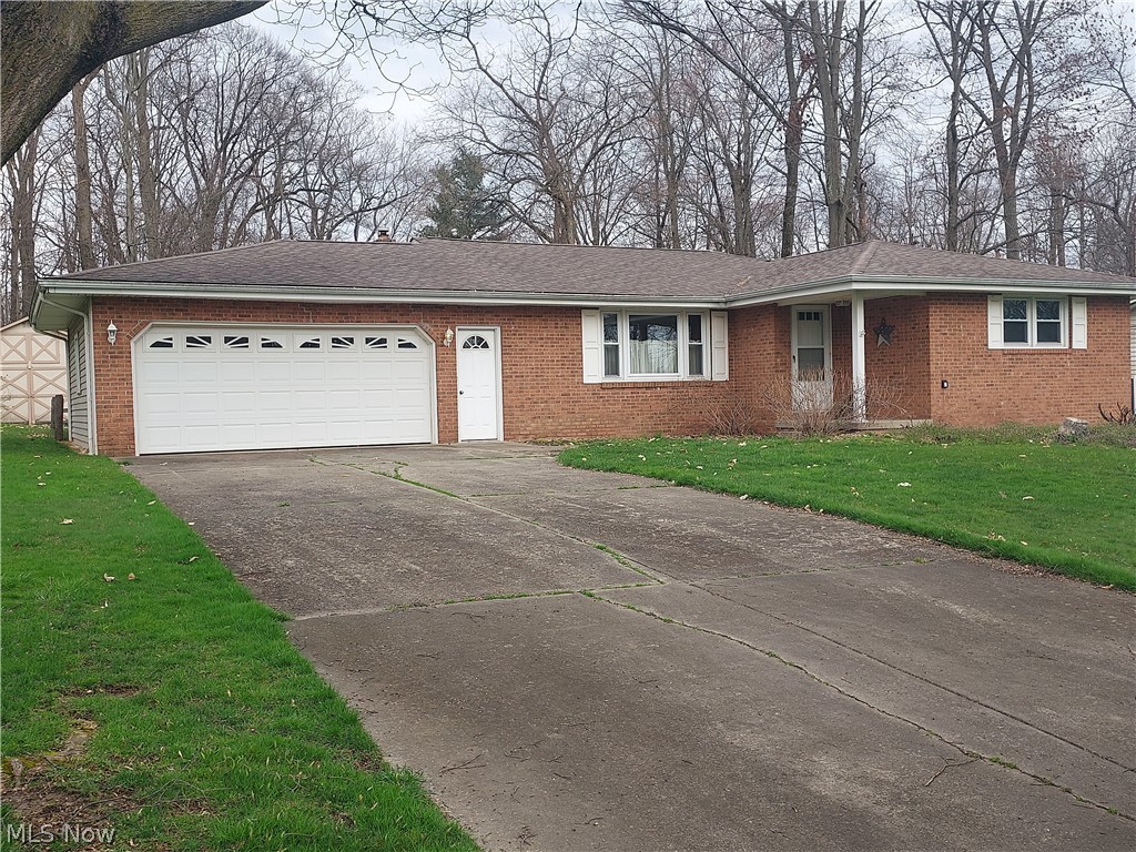 Photo 1 of 24 — 207 Eastwood Drive, New Middletown, OH 44442