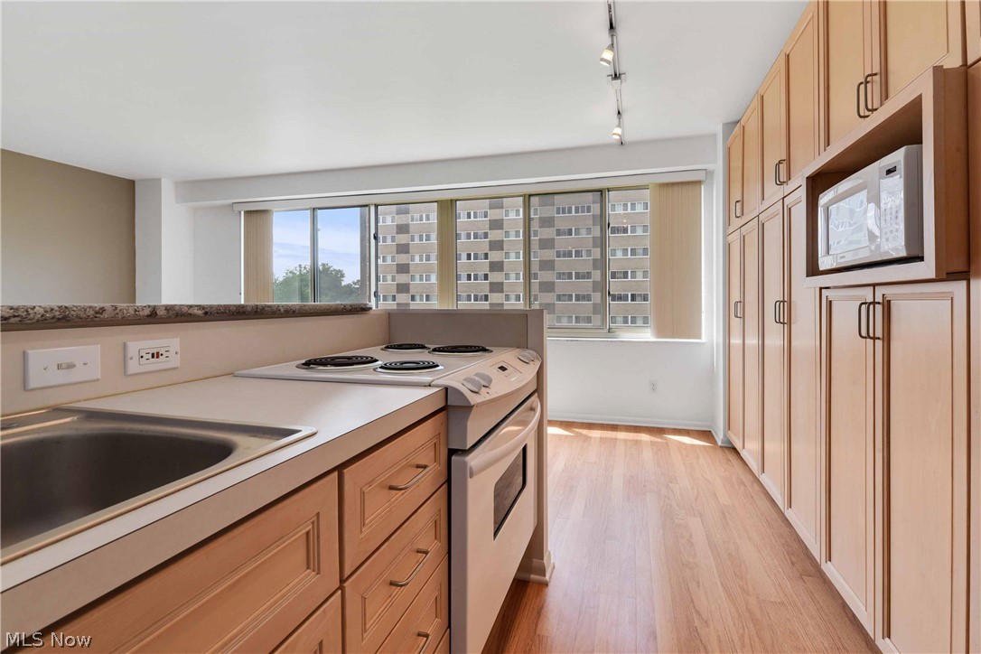 Marine Towers East Condo - Residential