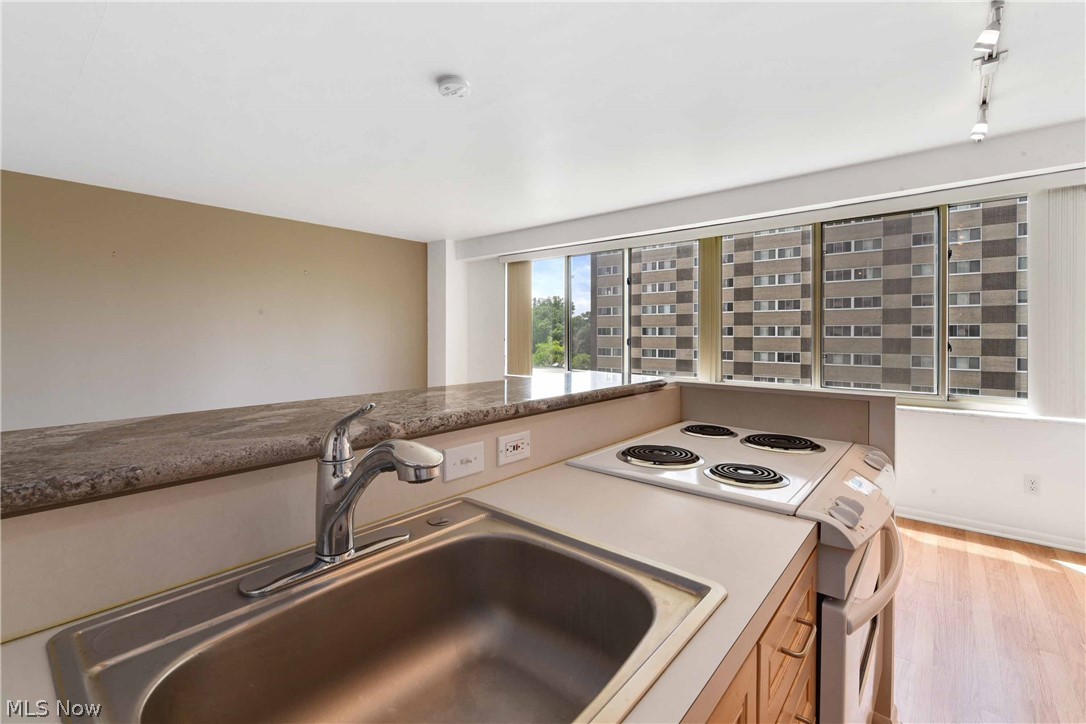 Marine Towers East Condo - Residential