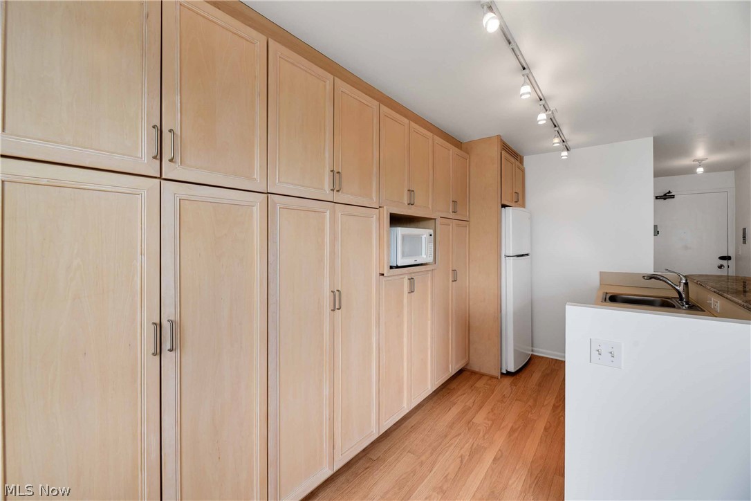 Marine Towers East Condo - Residential