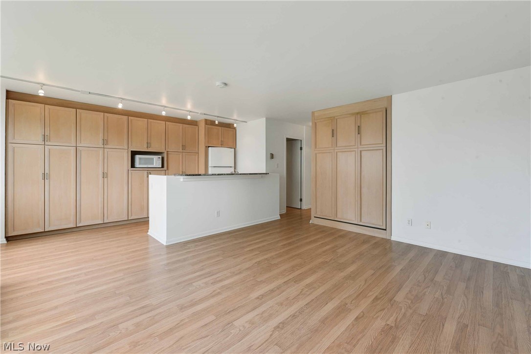 Marine Towers East Condo - Residential