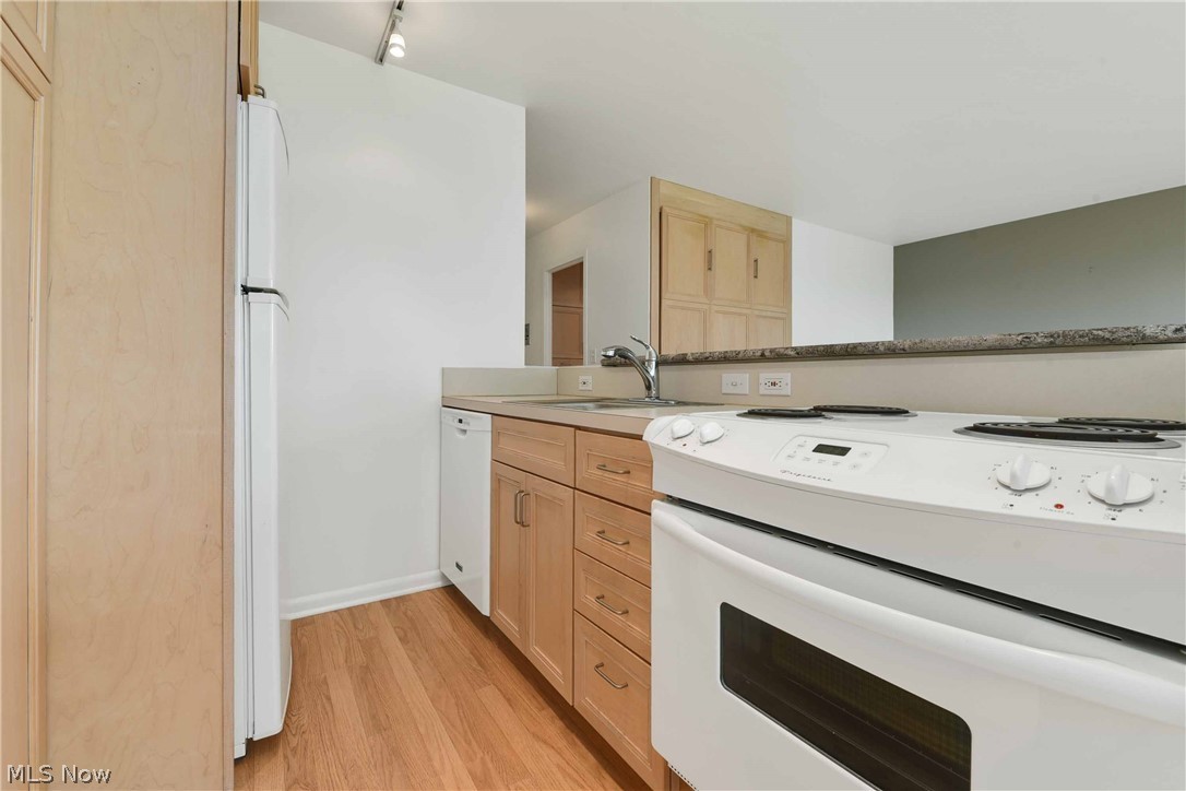 Marine Towers East Condo - Residential