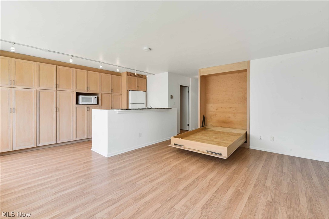 Marine Towers East Condo - Residential