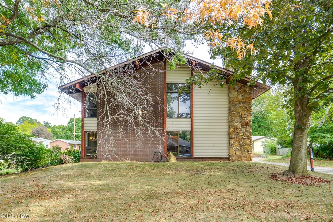 1809 Heritage Circle, Dover, Ohio image 3