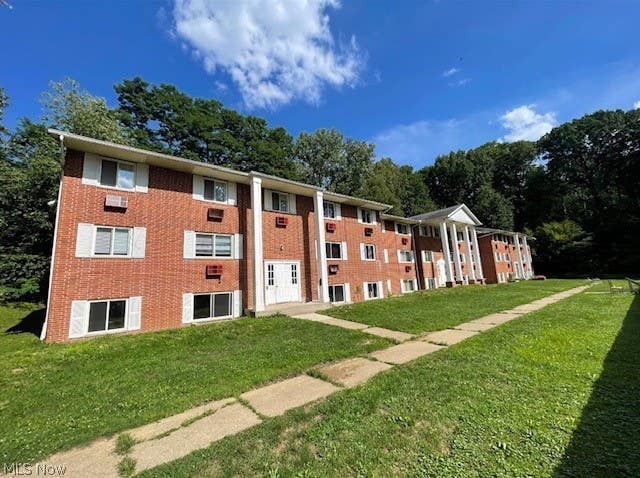 Photo of 1935 Brookside Drive #101, Wooster, OH 44691 (MLS # 5217912)