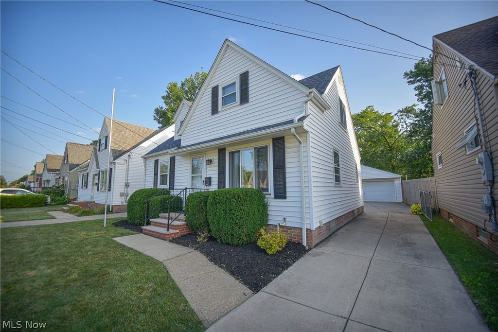 Photo of 18400 Rockland Avenue, Cleveland, OH 44135 (MLS # 5224135)