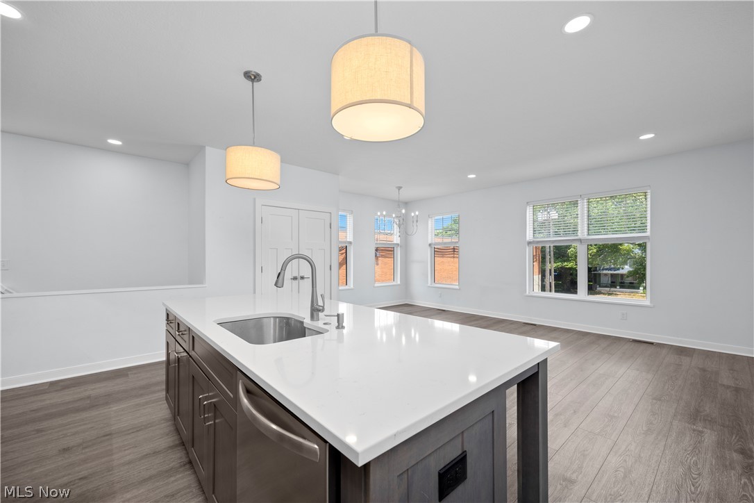 2059 W 34th Place