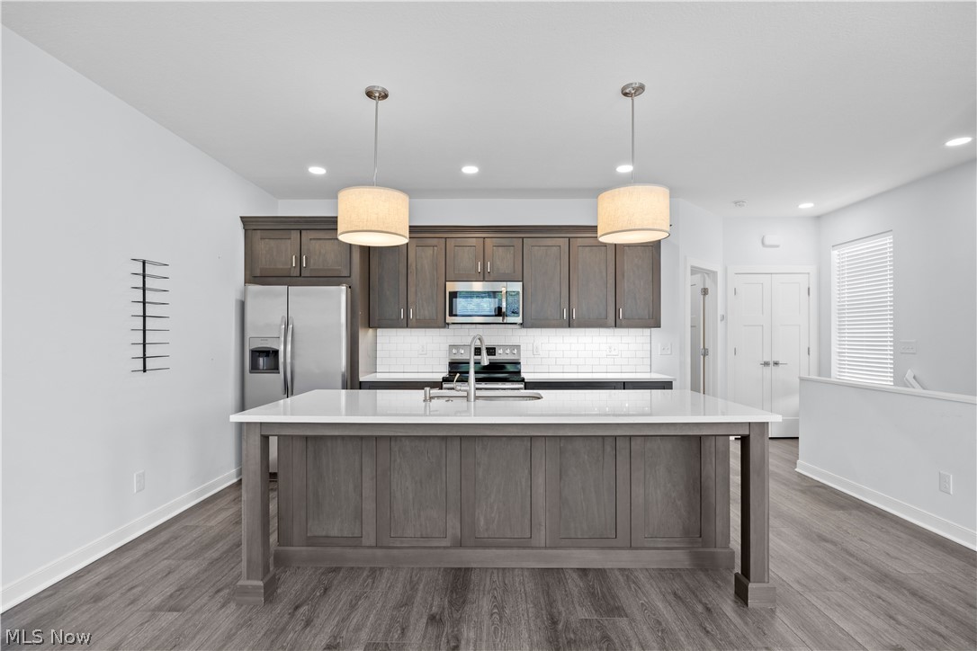 2059 W 34th Place