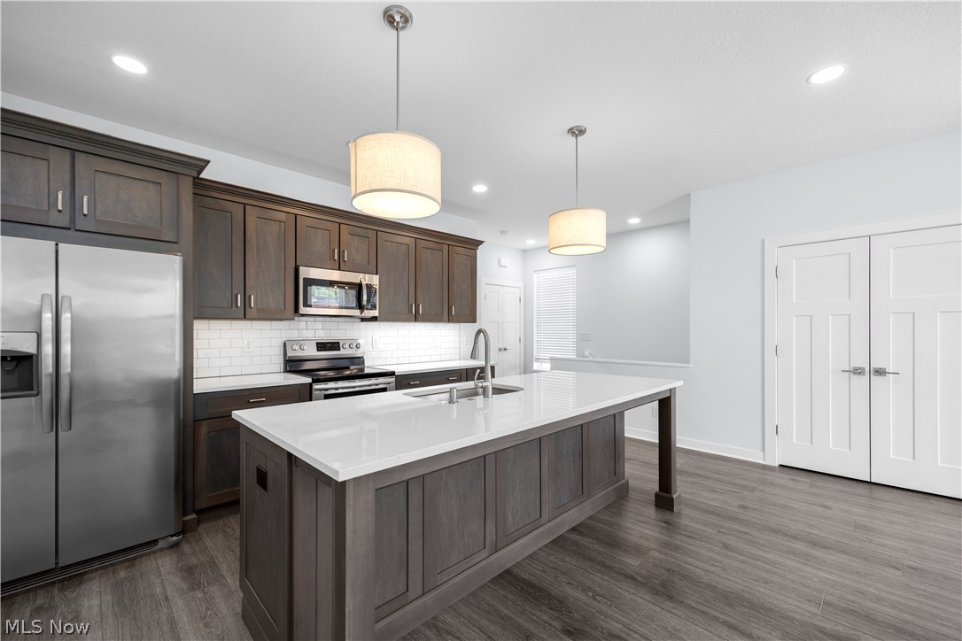 2059 W 34th Place