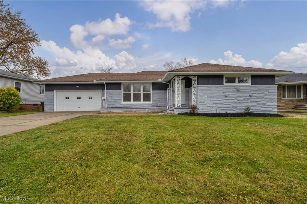 Photo of 16706 Myrtle Avenue, Cleveland, OH 44128 (MLS # 5173915)