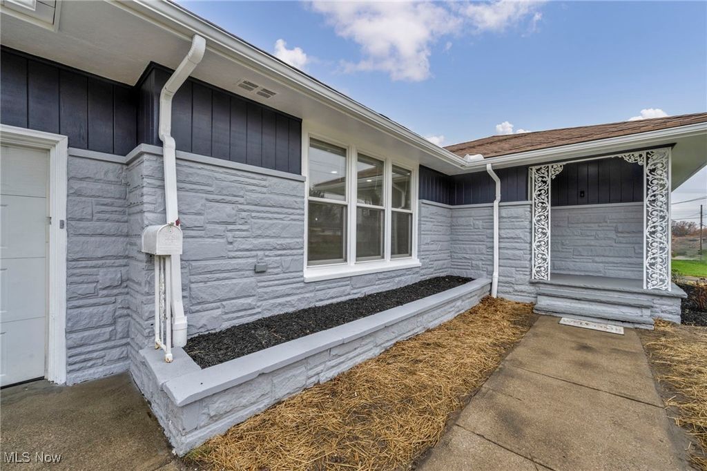 Photo of 16706 Myrtle Avenue, Cleveland, OH 44128 (MLS # 5173915)