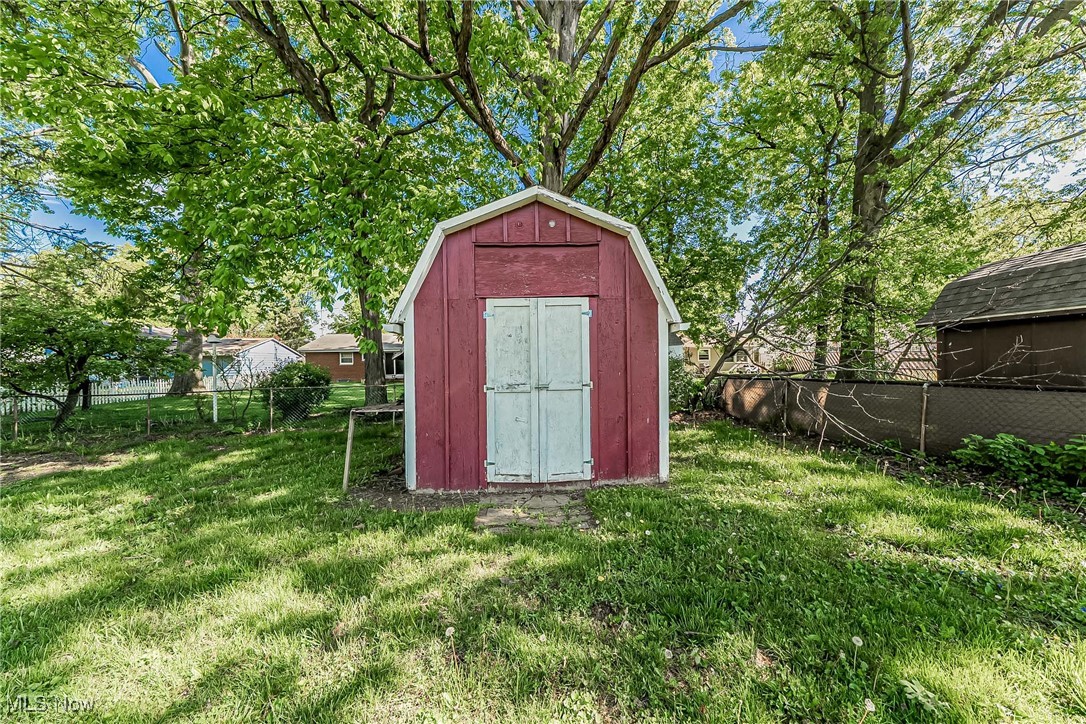 4706 Mapleview Drive, Vermilion, Ohio image 23