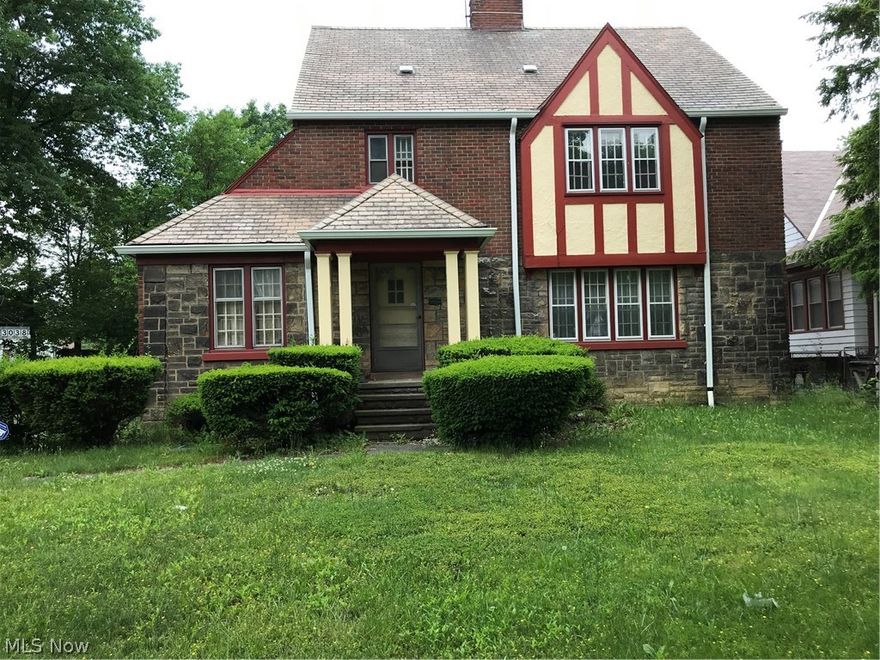 Colonial with spacious rooms, sunroom with hot-tub, Breakfast nook with built eating are off kithcen and a pantry!! Library space could also be a small office.  Storage galore with lots of room in basement waiting for your customizing. Garage has additional space for third verhicle w/garage door opener. Great community ammenities in area, rec center w/pool, park, playground...