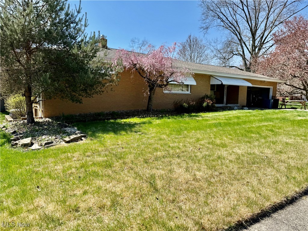 1525 Bellvue Drive, Niles, Ohio image 1