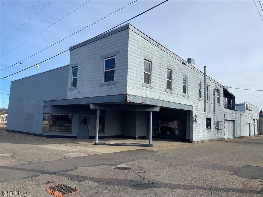 2,030+/- square foot commercial space. Conveniently located in downtown New Philadelphia. Man door and 12' overhead door. Warehouse space with restroom.