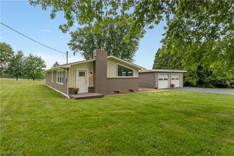 Photo of 12500 Salem Warren Road, Salem, OH 44460 (MLS # 5221431)
