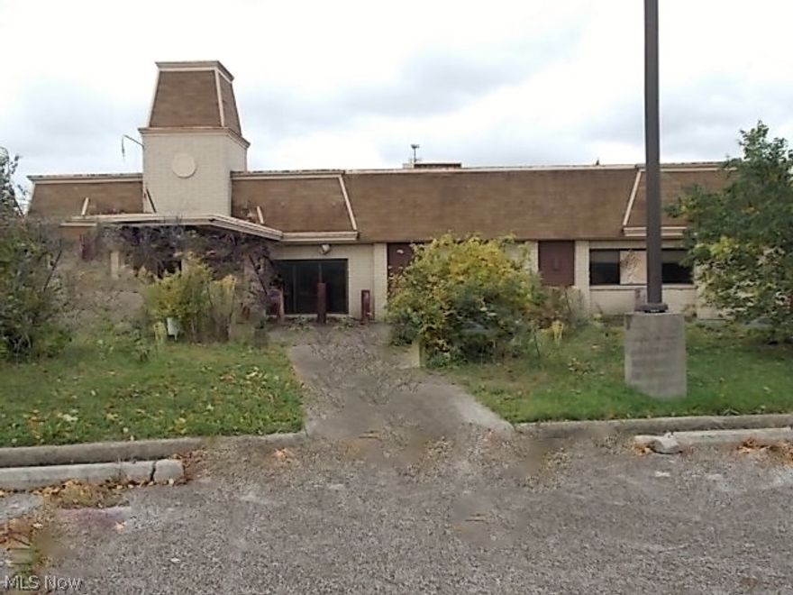 Former home of Red Lobster.   Make sure you get the information on the Euclid storefront program which may reimburse up to 50% on the exterior of your buildings and also the 7 year tax abatement program for renovations with a minimum of $5,000. Come and immerse yourself in the endless possibility this site has.  Located on the outer ring of the Euclid shopping mall.  This location offers the purchaser the great advantage of the possibility of the mall area being redeveloped.  The close proximity to I-90 and East 260th. St. bring a high volume of traffic past this location.