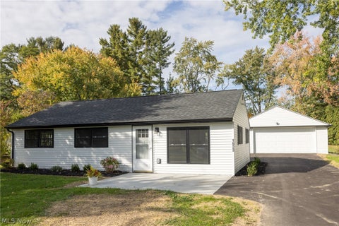 Photo of 1923 Hillsdale Drive, Twinsburg, OH 44087 (MLS # 5252207)