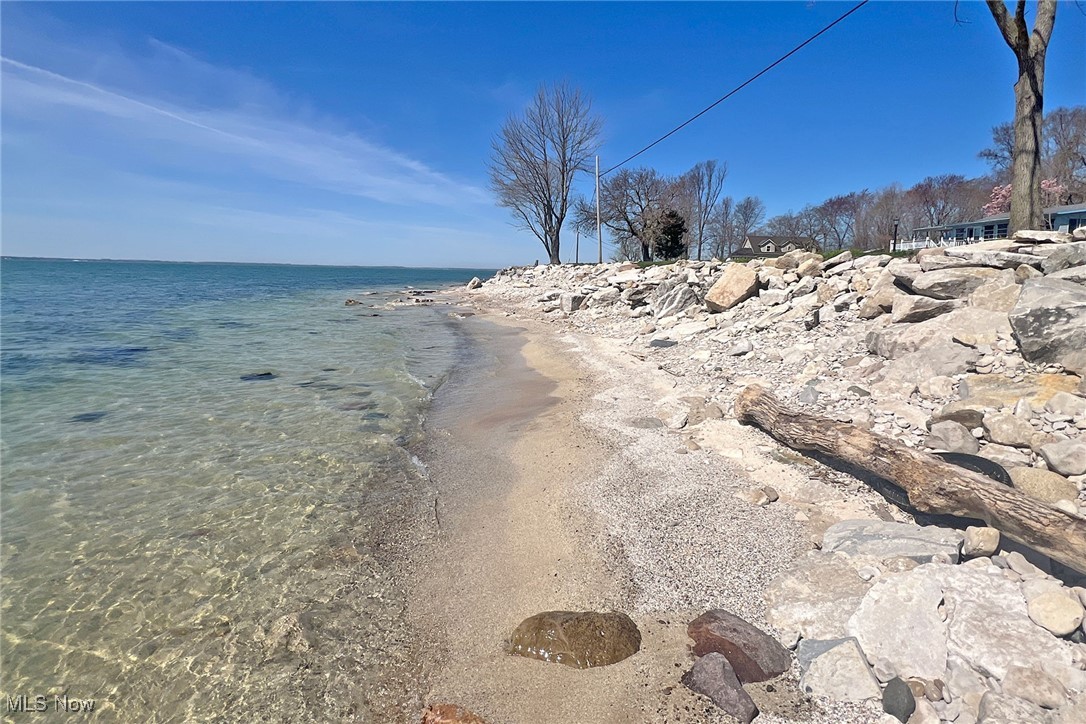 705 E Lakeshore Drive, Kelleys Island, Ohio image 2