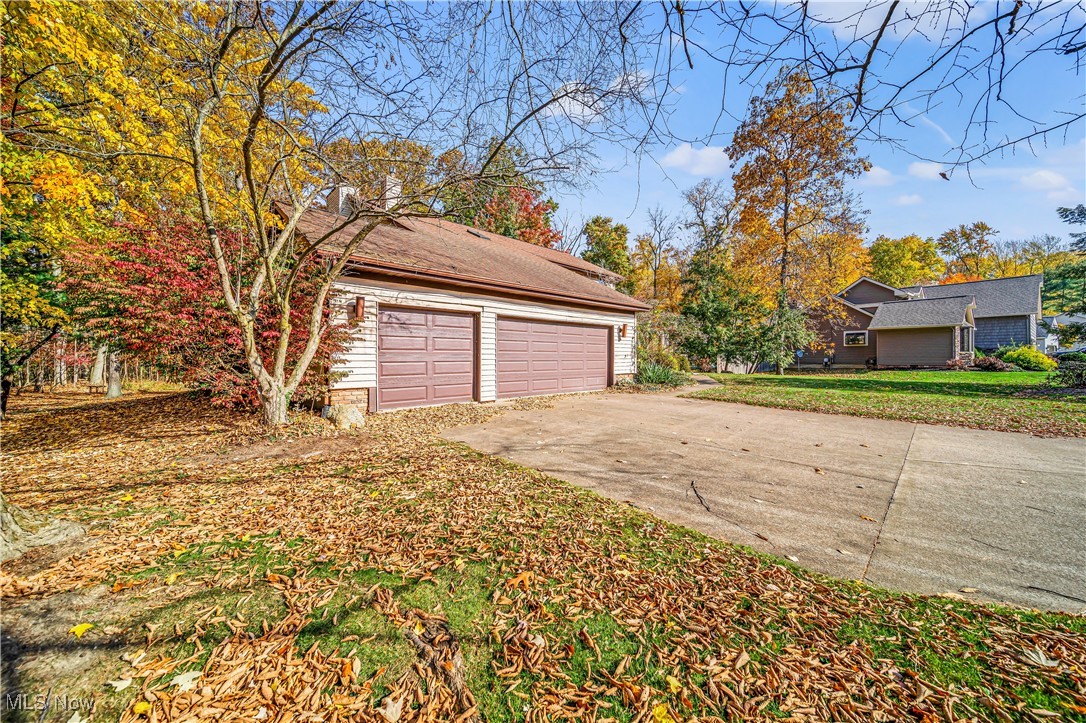 8527 Harvest Home Drive, Mentor, Ohio image 4