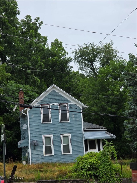 Multi family 2 unit close to downtown Akron.
First floor two bedroom unit, with enclosed front porch. Second floor is 1 bedroom with eat-in kitchen. Updates include flooring, kitchen cabinetry, bathroom, ceilings redone. For tenants convenience, a first floor interior common area is enclosed for additional access to first floor unit and a stairway up to second floor unit's entrance. Duplex updates in the last 15 years are: windows, furnace, hot water heater, wiring, plumbing, exterior painting in 2020.