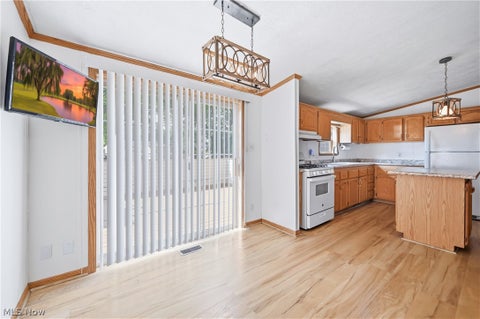 Tiny photo for 477 Erie Street, Hubbard, OH 44425 (MLS # 5236978)