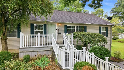 Tiny photo for 477 Erie Street, Hubbard, OH 44425 (MLS # 5236978)