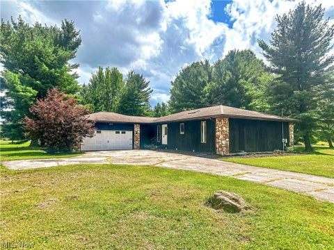 Homes For Sale - 986 Bristol Champion Townline Road<br/> Bristolville, OH 44402