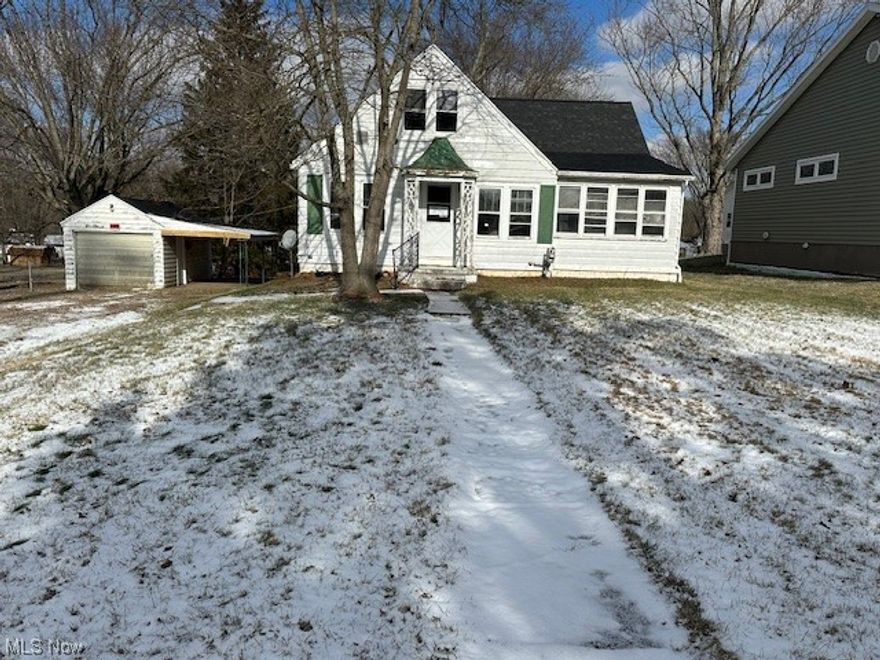 4 bedroom, 1.5 bath home. Located off of Maple Ave.