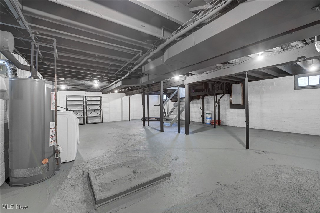 12610 Arliss Drive, Lakewood, Ohio image 35