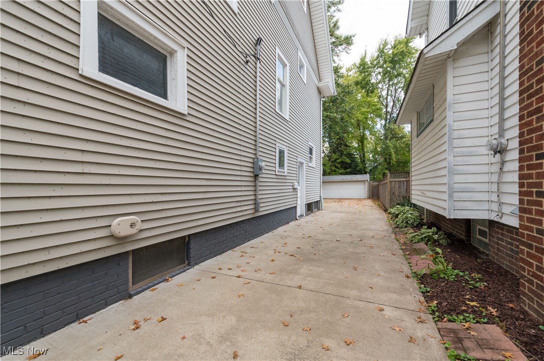 12610 Arliss Drive, Lakewood, Ohio image 4