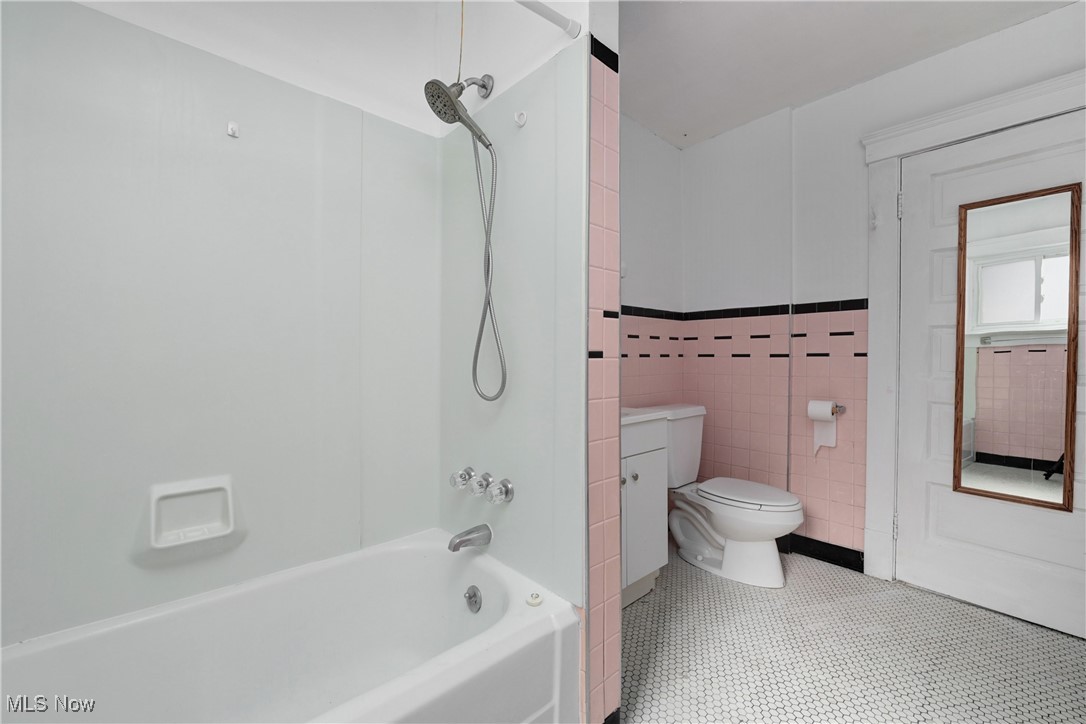 12610 Arliss Drive, Lakewood, Ohio image 21