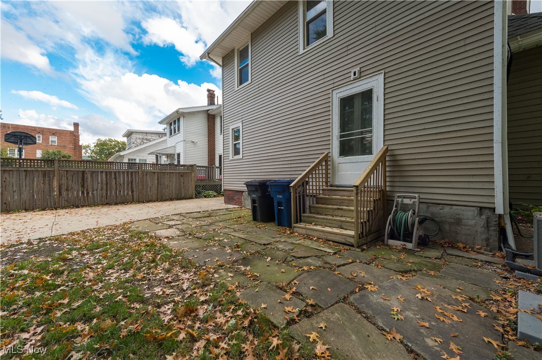 12610 Arliss Drive, Lakewood, Ohio image 8