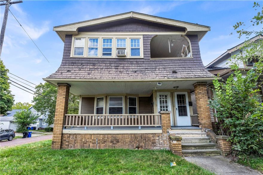 3219 W 116TH ST | DN, Cleveland - Spacious 2 bed 1 bath multi-family home! //

$ 1000 rent / $ 1000 deposit //
$49 application fee per adult //
1-2 pets OK with approved PetScreening and PetFee.(Some breed restrictions apply per HUD guidelines). //
NO SMOKING //
1 time $149 non-refundable set up fee paid at lease signing //

$30/month required resident benefit package; can include personal property/liability insurance for an additional $5/month for $35/month total. //

All applicants are required to fill out a PetScreening application, found on our website directly on the application before being processed. Even if you have NO pets - this application must be filled out. One time, non-refundable pet fee of $200-500 per animal applies to all pets & must be paid prior to or when you pay your first month rent. (No fee for qualified assistance animals). //

Our application is processed through secure site: Findigs, and they require ID and income verification. Without this, your application will not be processed. They offer 24/7 chat support on their application directly if you have any questions. //

BEDROOMS: 2 //
BATHROOMS: 1 //
APPLIANCES PROVIDED: Fridge and stove //
UTILITIES / RESIDENT RESPONSIBILITY: Resident pays gas and electric and is responsible for snow removal. //

Serious inquiries only.