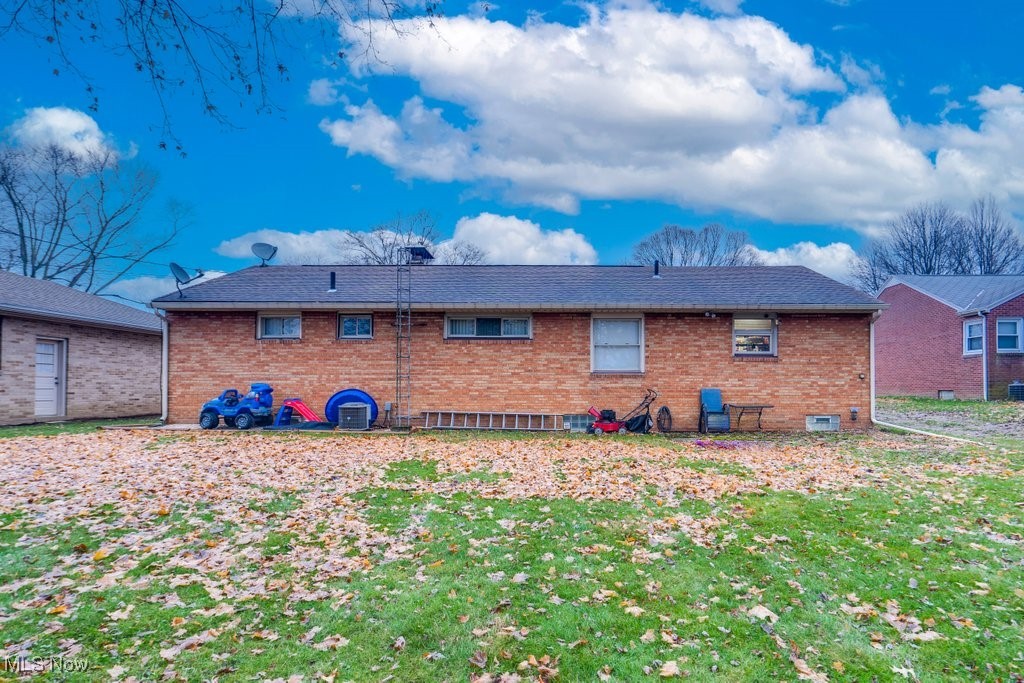 2917 Sharonwood Avenue, Canton, Ohio image 3