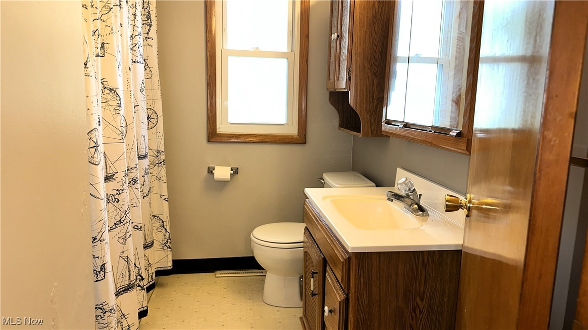 Ashtabula, Ohio 44004, United States, 3 Bedrooms Bedrooms, ,1 BathroomBathrooms,Residential,Active,173183