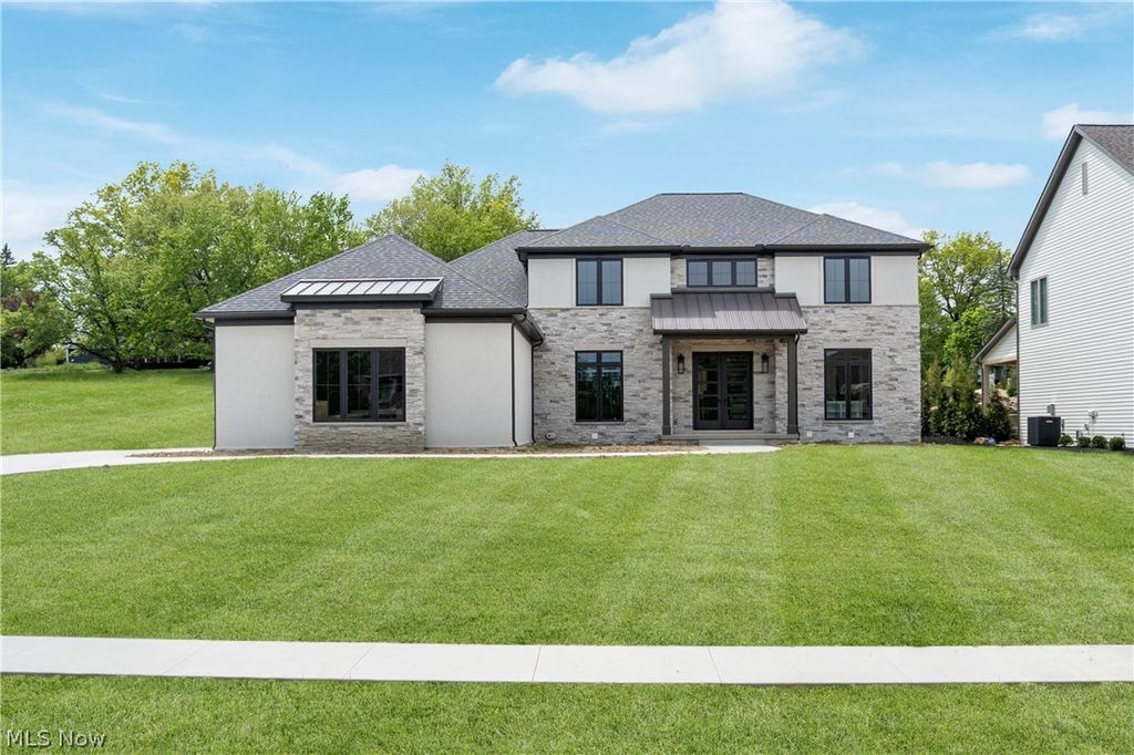 Photo of 526 Sawgrass Drive, Fairlawn, OH 44333 (MLS # 5214352)