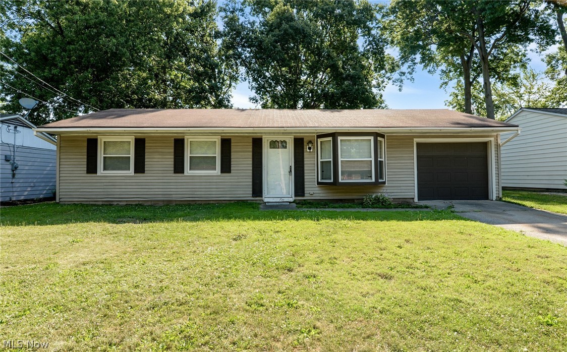 Photo 1 of 19 — 1371 Hollyview Drive, Vermilion, OH 44089