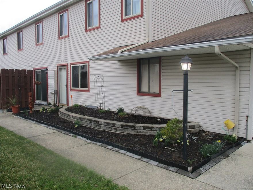 Beautifully updated 3 bed, 1.5 bath Townhouse. Located in the heart of beautiful Brunswick, just a walk away from all of the amenities!