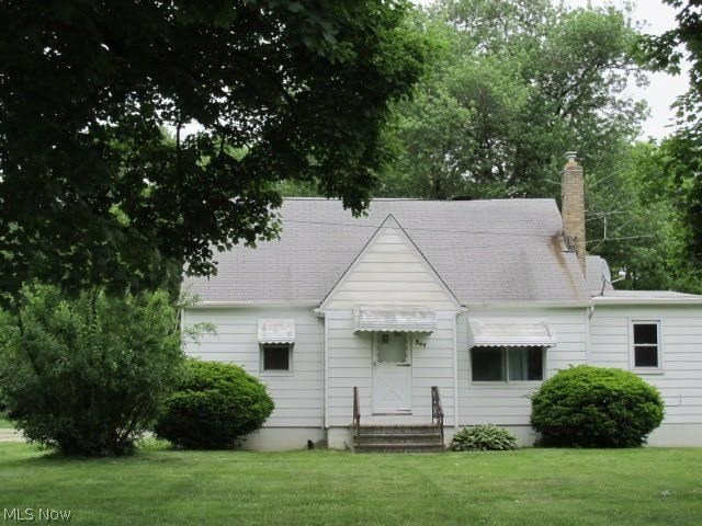 Absolute Auction June 27th 6:15pm- Lots of potential here. Home will be sold as is where is with all faults. Seller will pay no repairs- no contingencies. No buyer's premium! A $2000.00 - nonrefundable deposit required with winning bid.