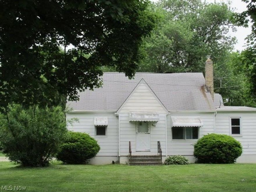 Absolute Auction June 27th 6:15pm- Lots of potential here. Home will be sold as is where is with all faults. Seller will pay no repairs- no contingencies. No buyer's premium! A $2000.00 - nonrefundable deposit required with winning bid.