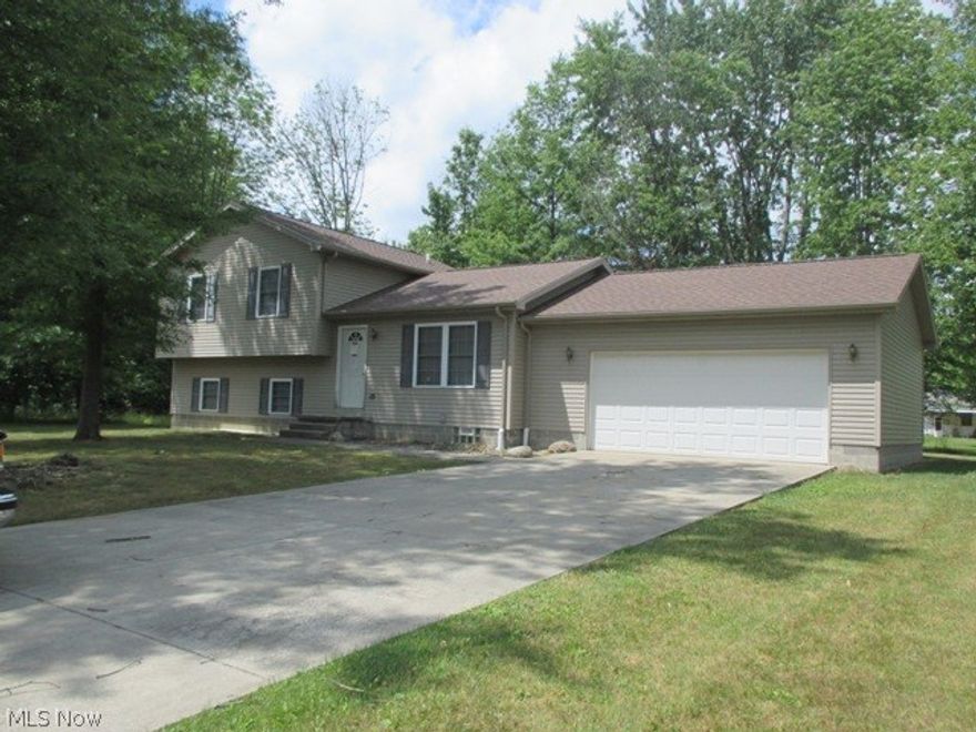 Nice Family Neighborhood.  Great Buy for this split level home that was built in 2005.