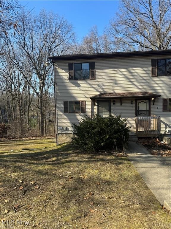 Great 2-bedroom 2 bath apartment in Green School District. There are beautiful, wooded views from the living room balcony. Bedrooms have a good amount of closet space. Unit has wood plank style flooring in the common areas, nice carpet in the bedrooms, and private laundry. (12 month lease minimum, one month rent as the security deposit. Tenants responsible for all utilities and must have renters insurance. Dogs not accepted, cats only.
Rental Criteria: 600 or higher credit score, income 2.5 x's the rent, no eviction history, no criminal history (involving sex, drugs, or violence.) $50 app fee per person, all adults must apply.